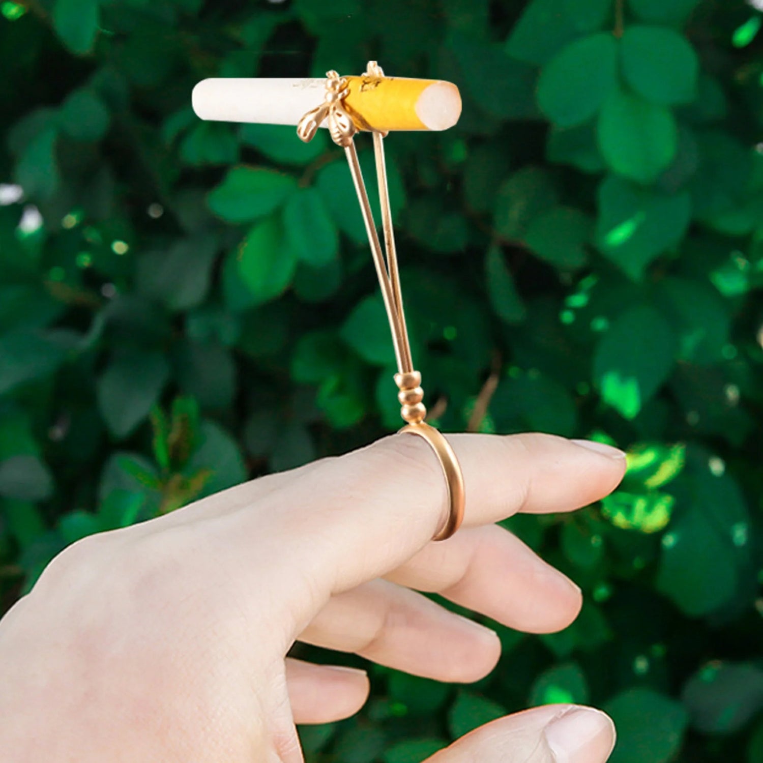 CIGARETTE HOLDER RING METAL BEE