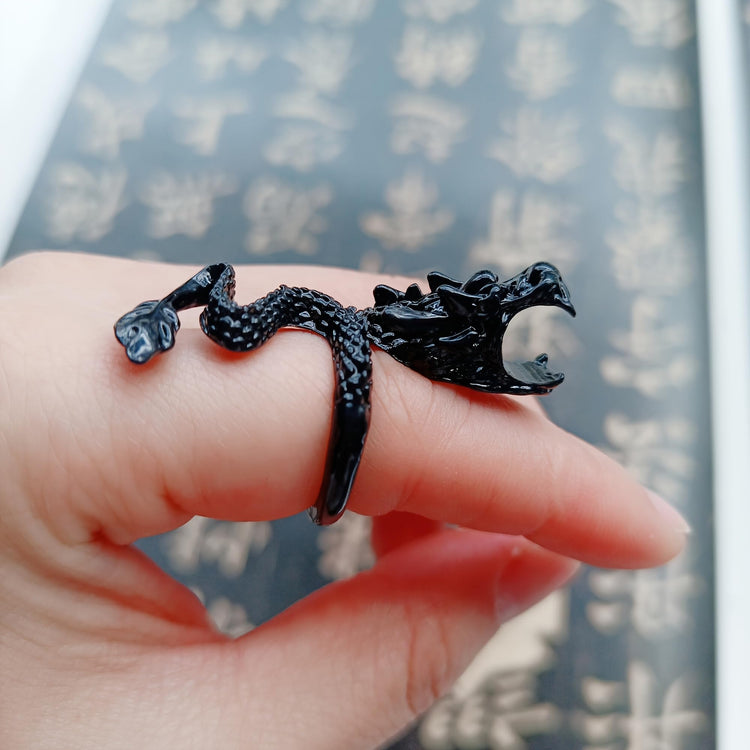 Cigarette Holder Ring – Minimalist & Functional Design